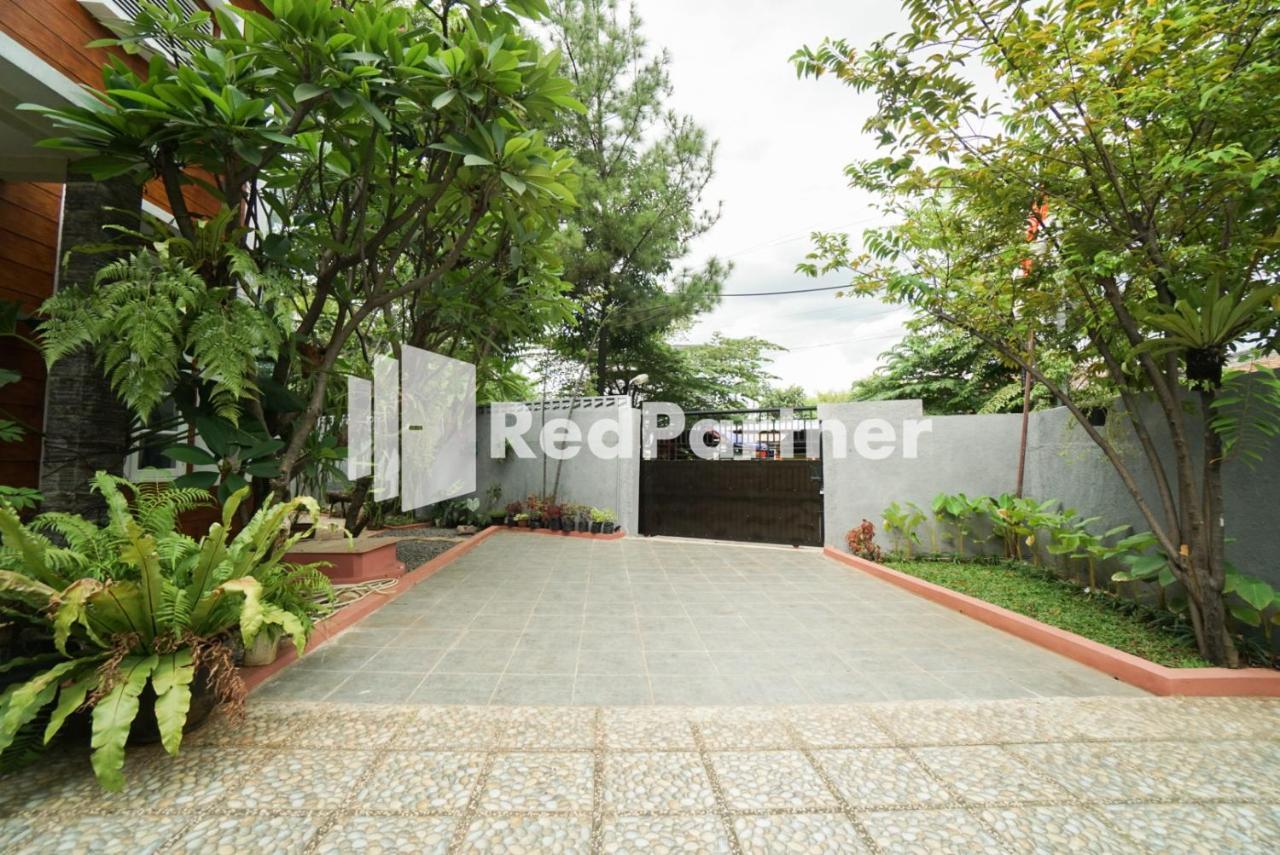 Fazza Syariah Mitra Reddoorz Jacarta Exterior foto