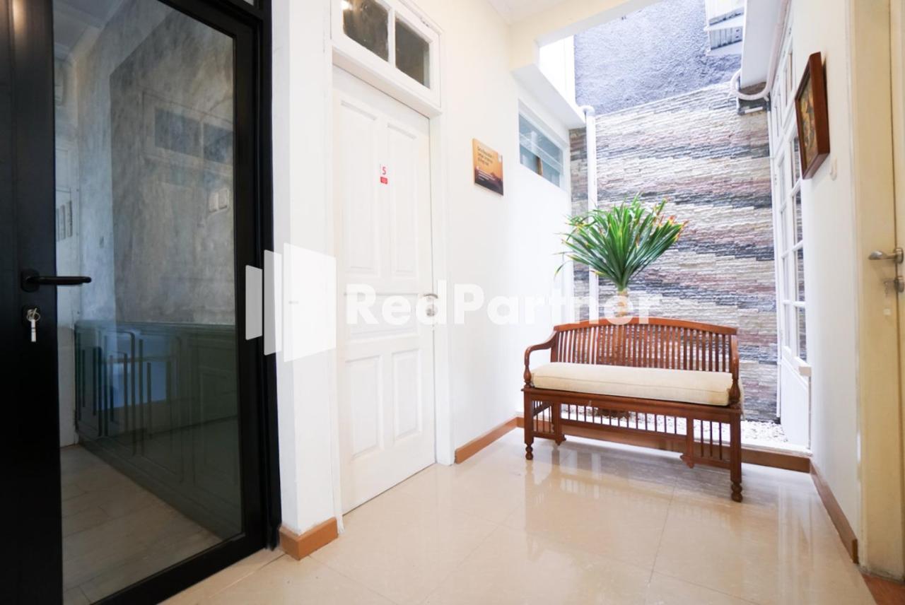 Fazza Syariah Mitra Reddoorz Jacarta Exterior foto