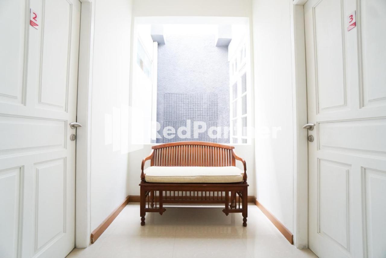Fazza Syariah Mitra Reddoorz Jacarta Exterior foto