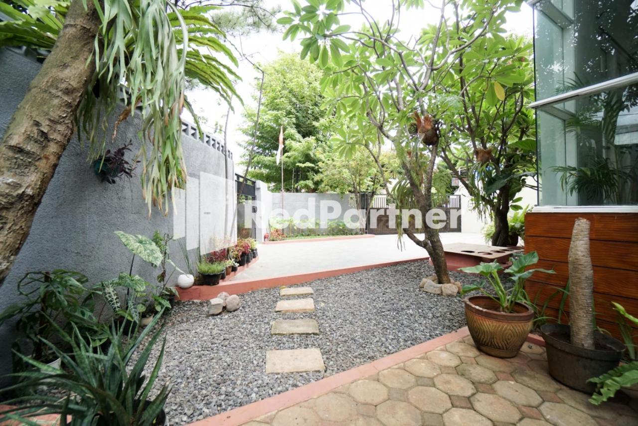 Fazza Syariah Mitra Reddoorz Jacarta Exterior foto