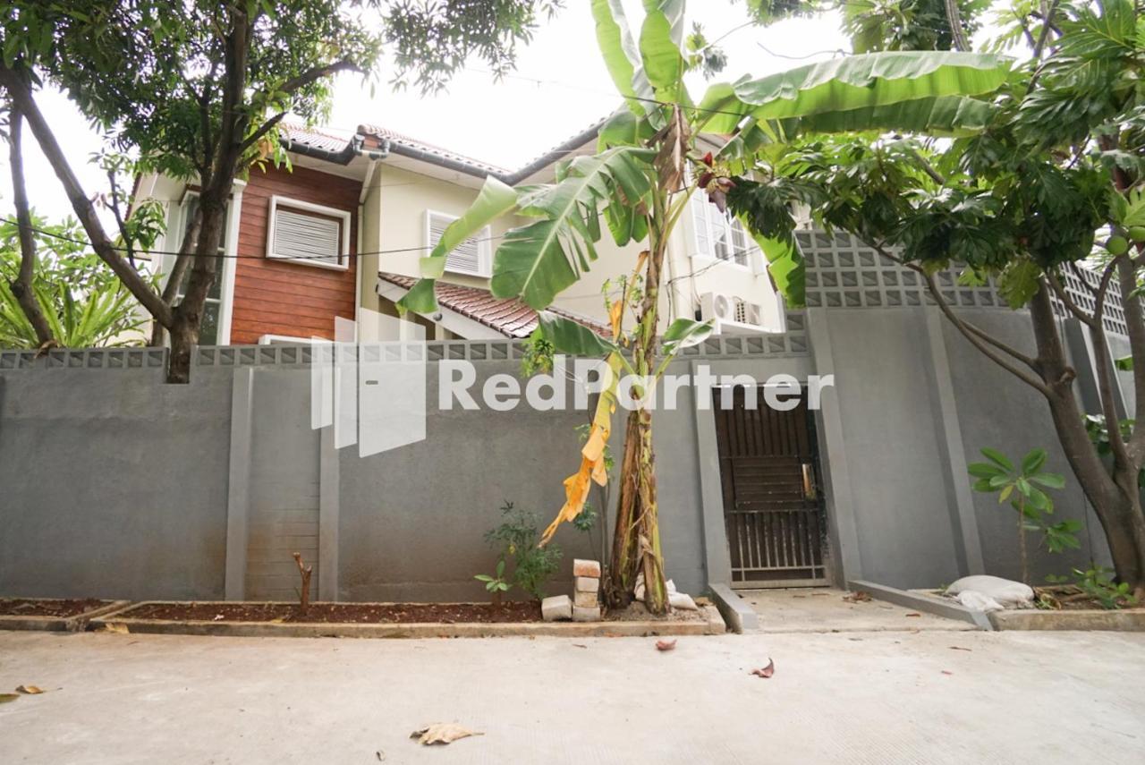 Fazza Syariah Mitra Reddoorz Jacarta Exterior foto