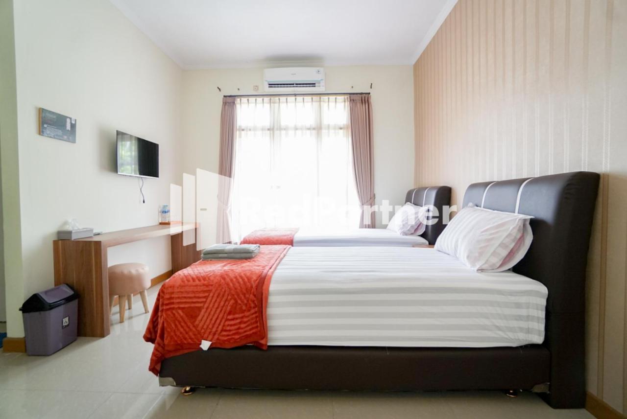Fazza Syariah Mitra Reddoorz Jacarta Exterior foto