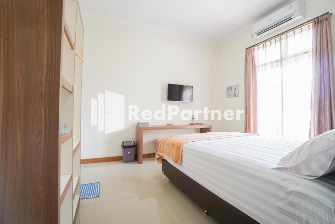 Fazza Syariah Mitra Reddoorz Jacarta Exterior foto