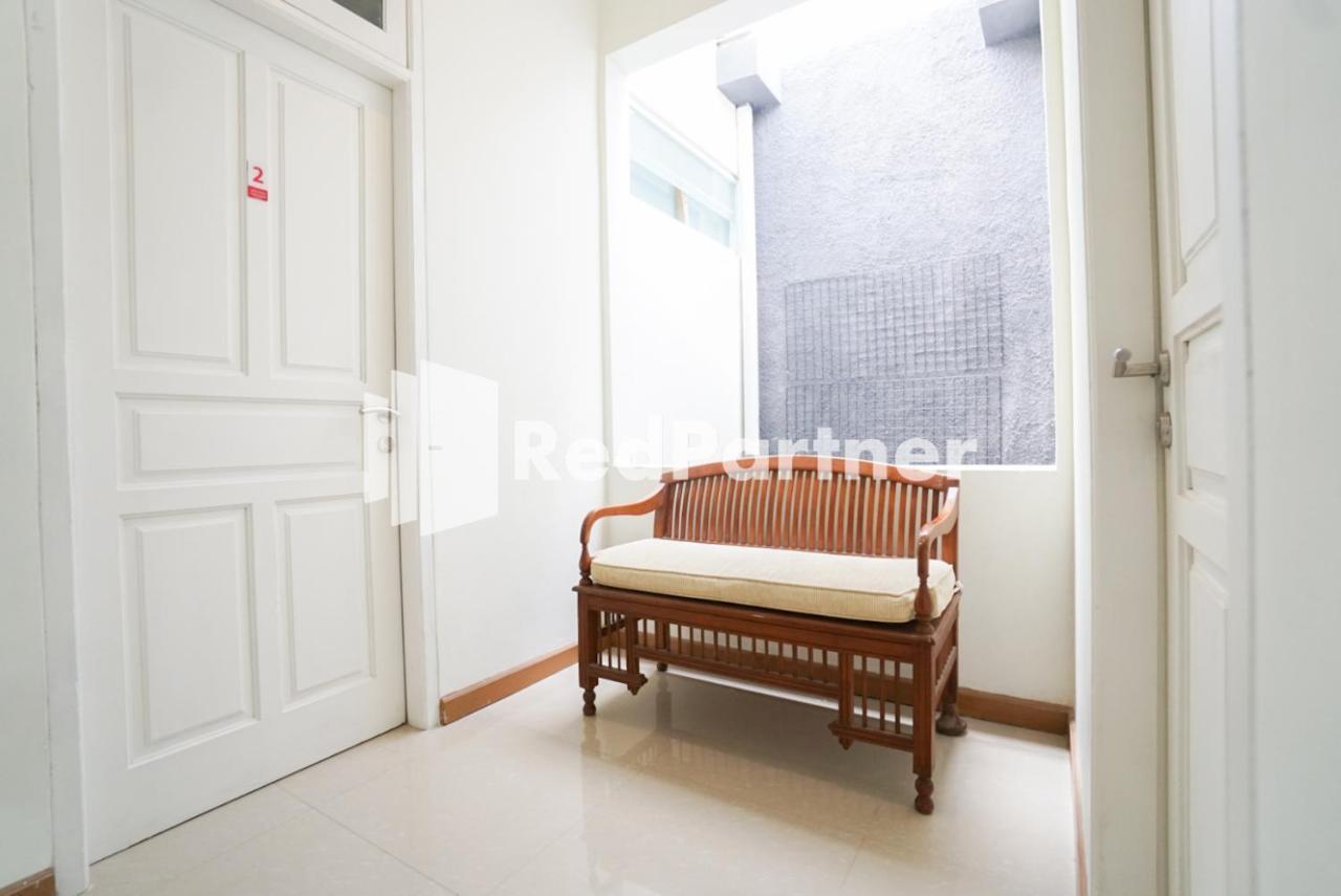 Fazza Syariah Mitra Reddoorz Jacarta Exterior foto