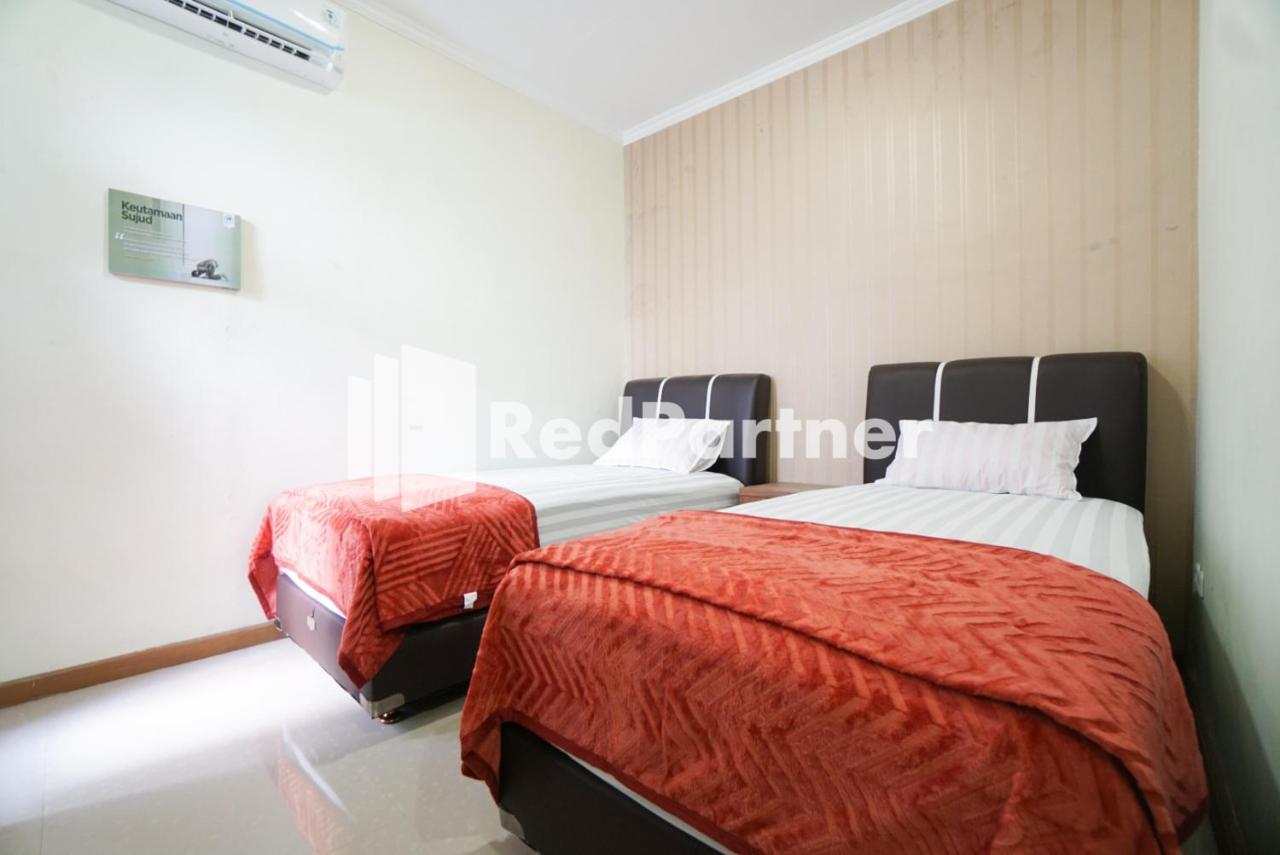 Fazza Syariah Mitra Reddoorz Jacarta Exterior foto