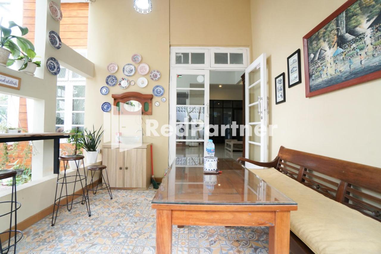 Fazza Syariah Mitra Reddoorz Jacarta Exterior foto