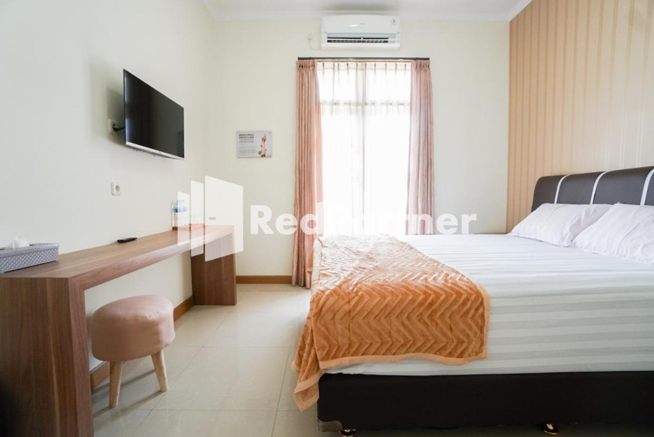 Fazza Syariah Mitra Reddoorz Jacarta Exterior foto